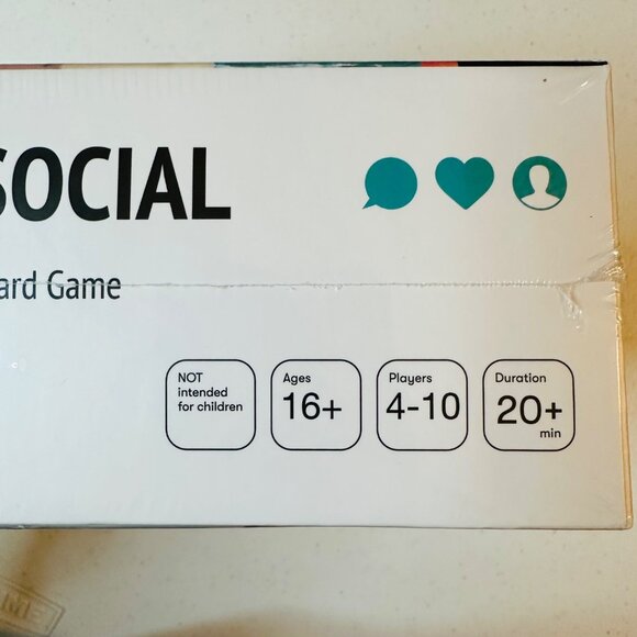 Trolling Social - Social Media Strategy Card Game 4-10 players Original Wrap - Picture 3 of 6